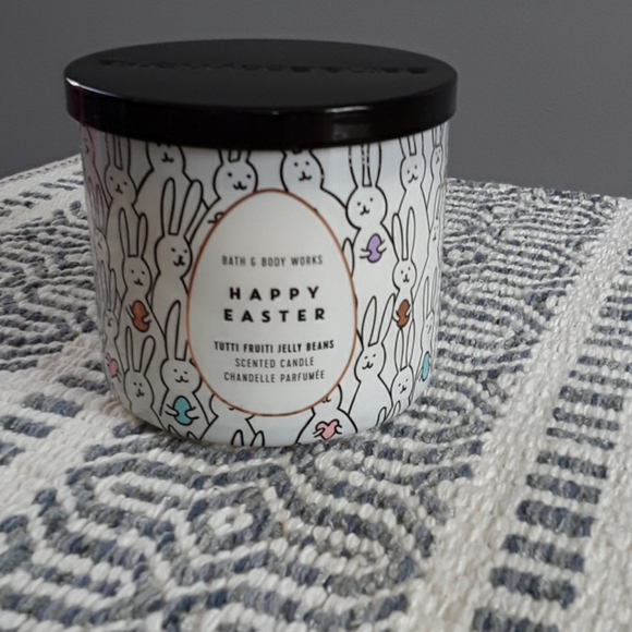 New Happy Easter Candle bath and body works